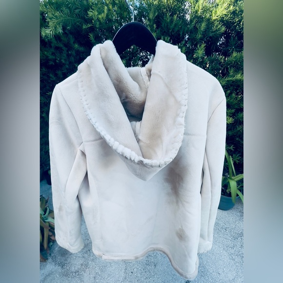 Jones New York Winter Jacket. - Picture 3 of 3